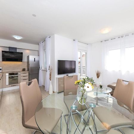 2 Bedroom Amazing Apartment In Trogir Exteriör bild
