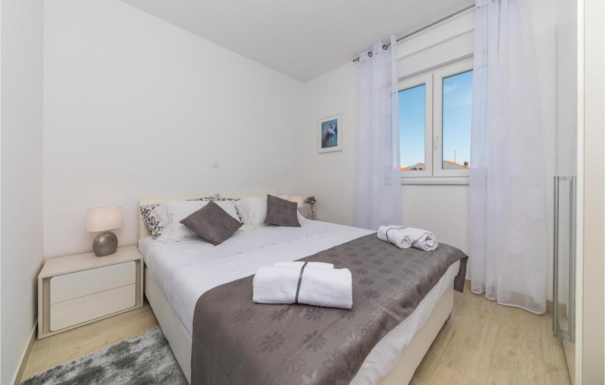 2 Bedroom Amazing Apartment In Trogir Exteriör bild